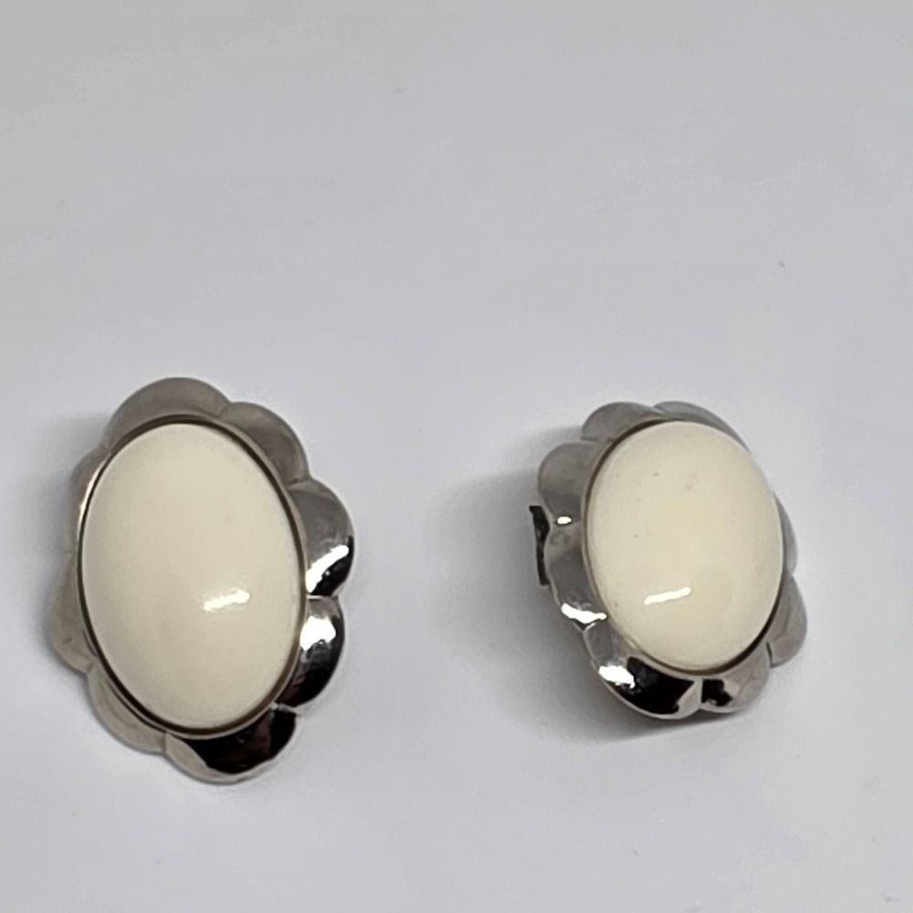 Vintage Flower Earrings Cream Cabochon Silver Tone Floral Jewelry